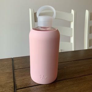 NWOT bkr 1L bottle in Pout